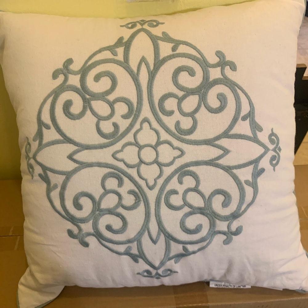 White blue/grey pillow